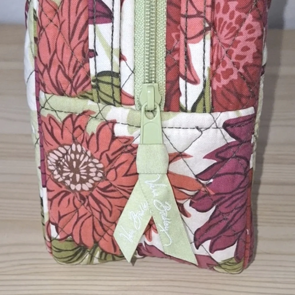 🩷Vera Bradley 'Hello Dahlia' Lunch Bag🩷 - Picture 9 of 16